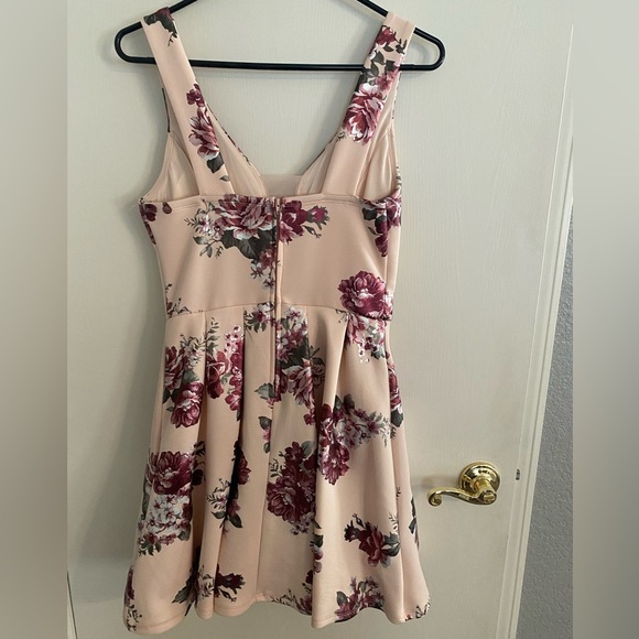 Floral Pink Sleeveless Dress - Picture 2 of 5